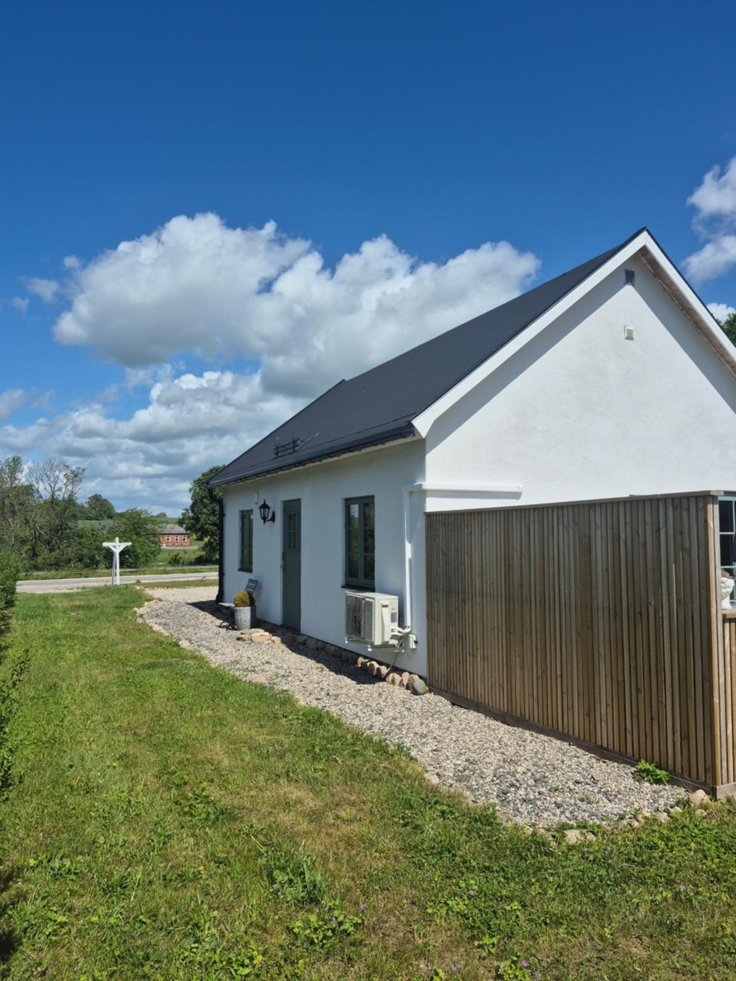 Litet Hus I Mysig By Naera Havet Villa Ystad Eksteriør bilde